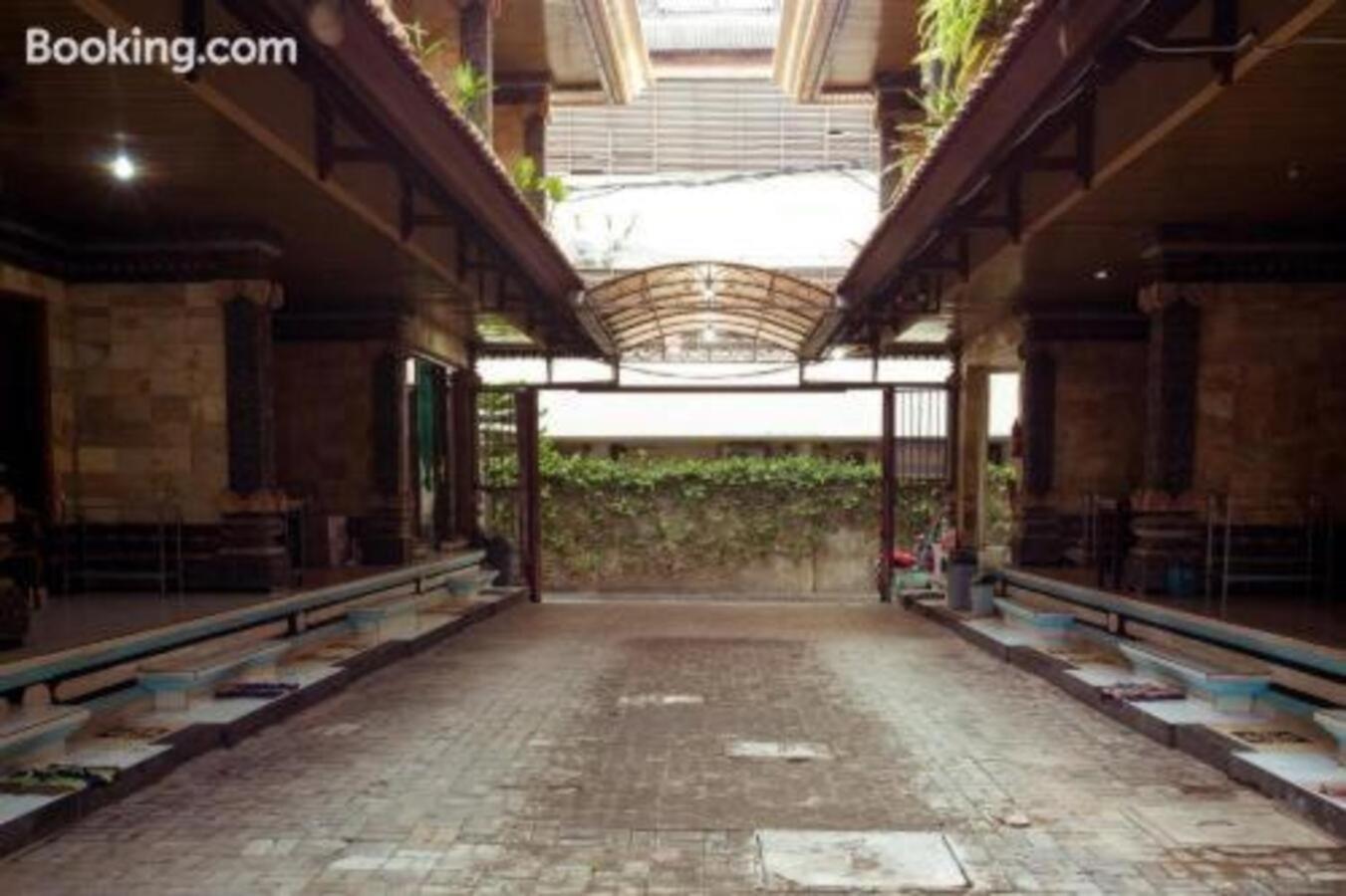 Segara Sadhu Inn Kuta By Ecommerceloka Exterior photo